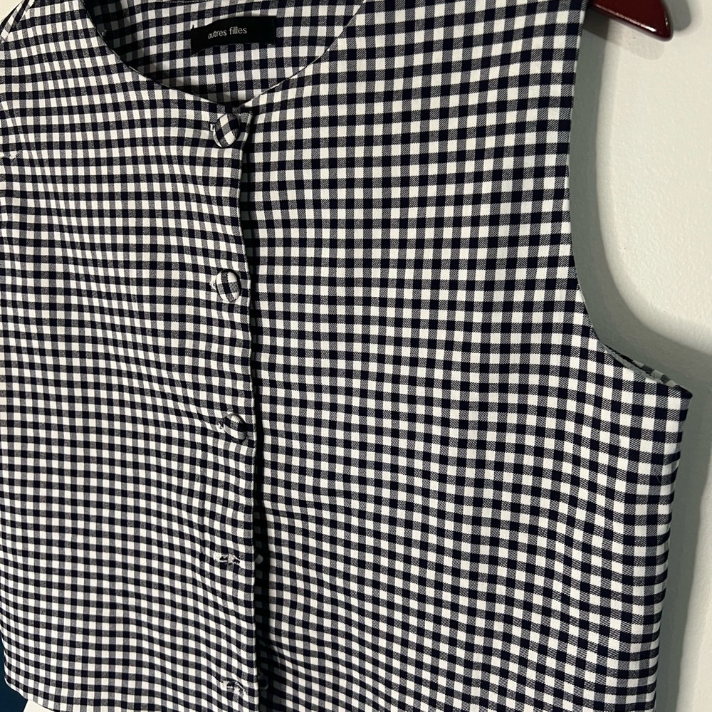 Navy and White Gingham Sleeveless Top Old Money - Picture 2 of 5